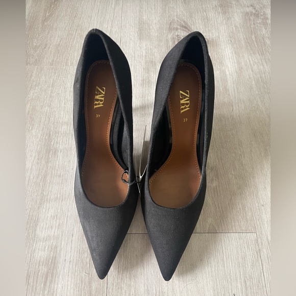 😍🔥NWT ZARA Black stiletto pointy pumps. Size 6.5. SOLD OUT! 🔥😍 - Picture 1 of 8